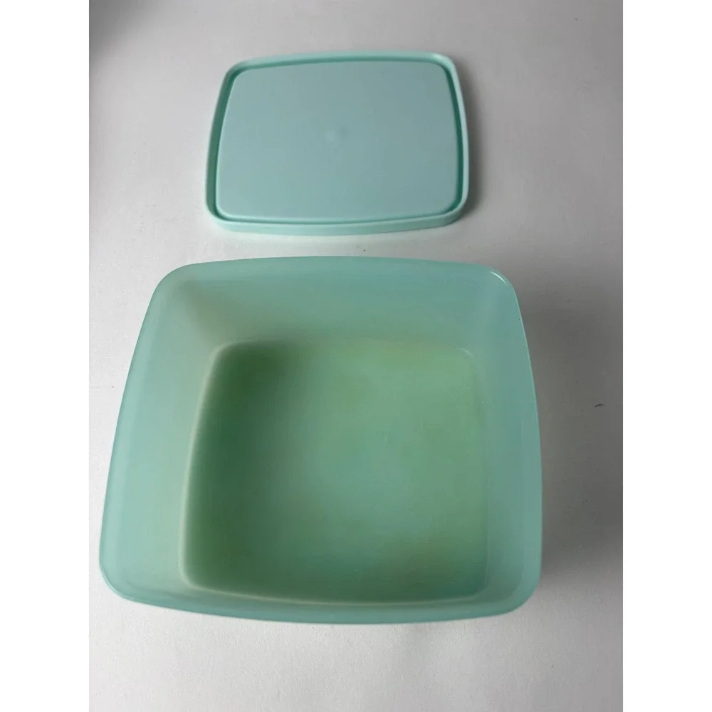 Vintage Tupperware Pastel Green‎ Storage Container 311-4 W/ Clear Lid 310-39 5